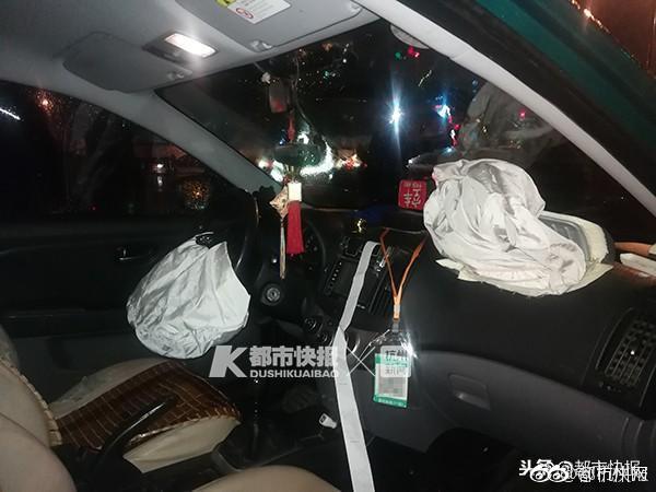 學生翻墻回學校，發現門是開著的