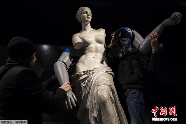 帥爆，Space X的重型獵鷹火箭第一次試射成功